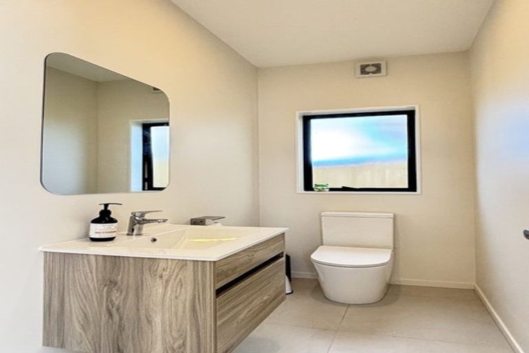 Photo of property in 29c West Harbour Drive, West Harbour, Auckland, 0618