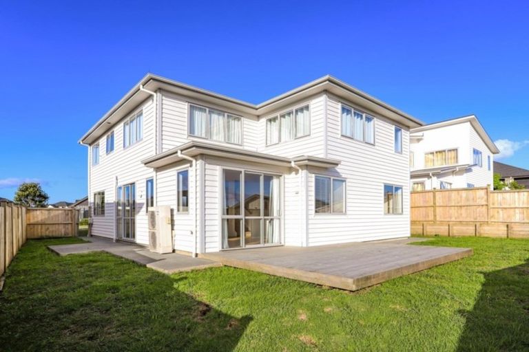 Photo of property in 18 Kingfisher Road, Silverdale, 0932