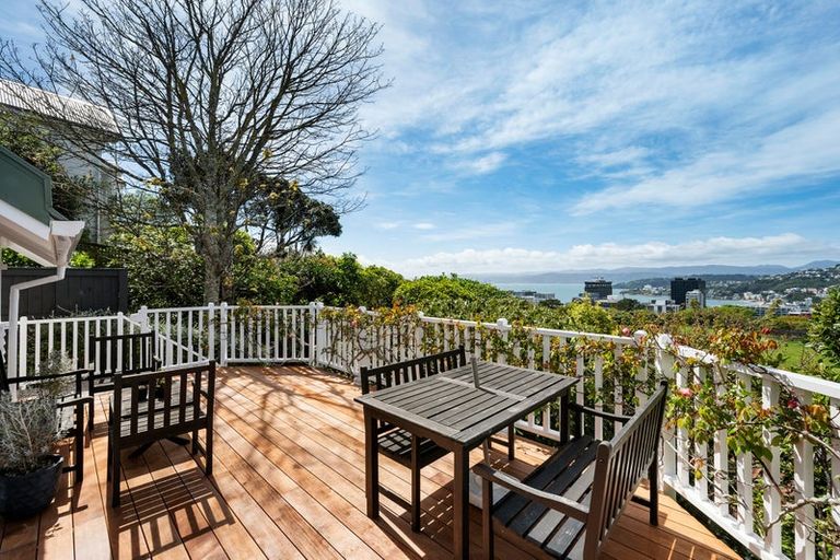 Photo of property in 19 Rawhiti Terrace, Kelburn, Wellington, 6012