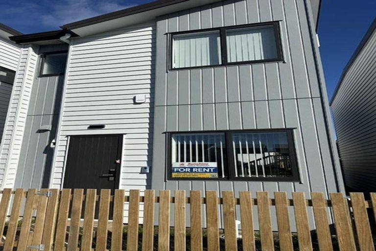 Photo of property in 16 Tukauri Place, Papakura, 2110