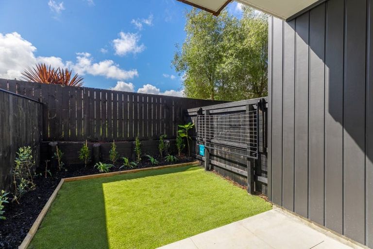 Photo of property in 5/89 Beach Road, Te Atatu Peninsula, 0610