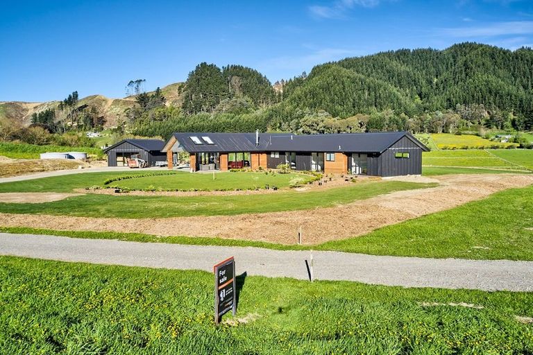 Photo of property in 8 Honoiti Ranapiri Place, Manakau, Levin, 5573
