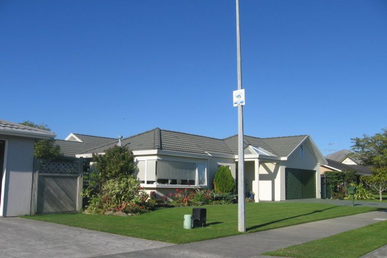 Photo of property in 17 Samwell Drive, Whitby, Porirua, 5024