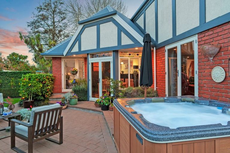 Photo of property in 2/24a Larch Place, Casebrook, Christchurch, 8051