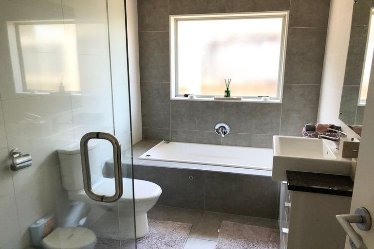 Photo of property in 5 Catlins Place, Fairview Heights, Auckland, 0632