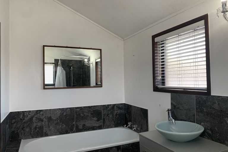 Photo of property in 1/16 Frank Evans Place, Henderson, Auckland, 0610