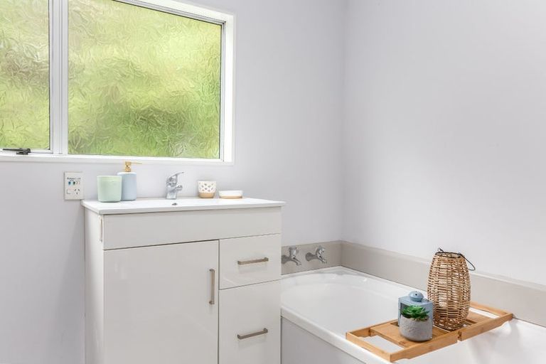 Photo of property in 32 Beauzami Crescent, Ascot Park, Porirua, 5024