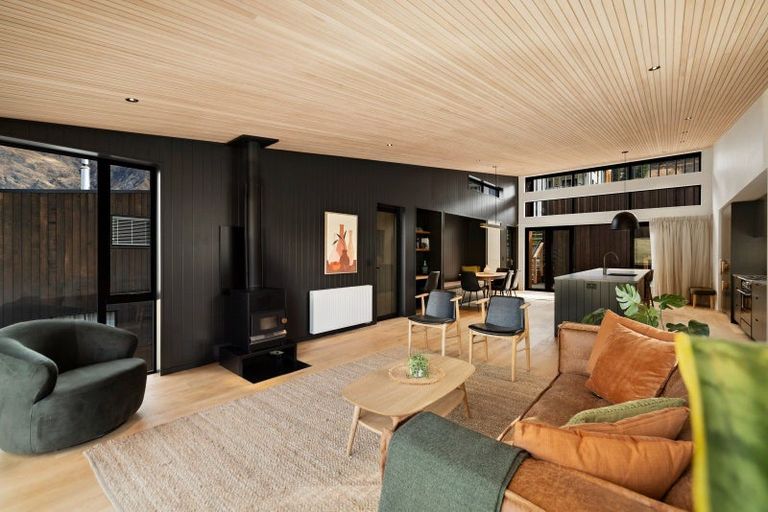 Photo of property in 11 Powder Terrace, Arthurs Point, Queenstown, 9371