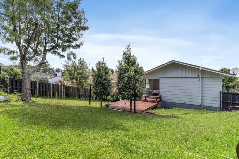 Photo of property in 52 Ravenwood Drive, Forrest Hill, Auckland, 0620
