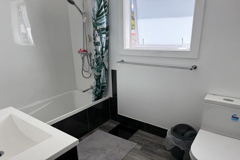 Photo of property in 34 Thomson Grove, Stokes Valley, Lower Hutt, 5019