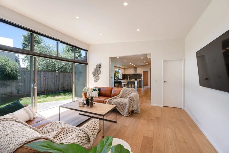 Photo of property in 8a Maple Court, Arthurs Point, Queenstown, 9371