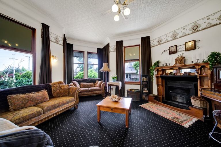 Photo of property in 68 Collins Street, Hawera, 4610