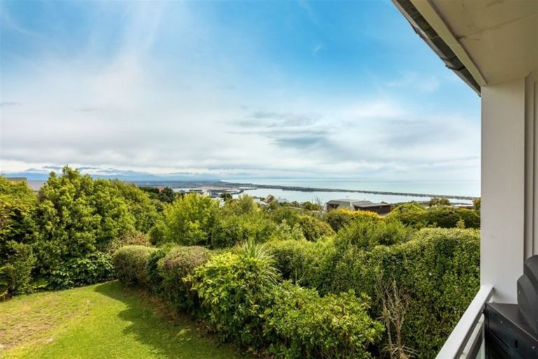 Photo of property in 13 Madeley Road, Mount Pleasant, Christchurch, 8081