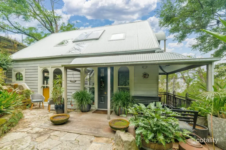Property image of 12 Datchett Street Balmain East