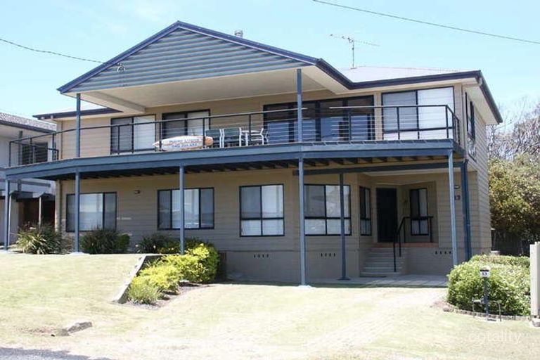 13 First Avenue, Arrawarra Headland, NSW 2456 Sale & Rental History