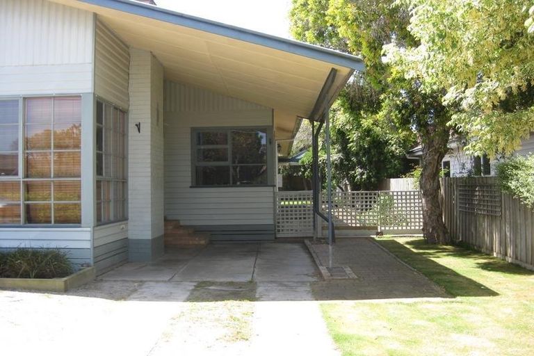 18 Pavo Street, Belmont, VIC 3216 Sale & Rental History Property Value Estimator