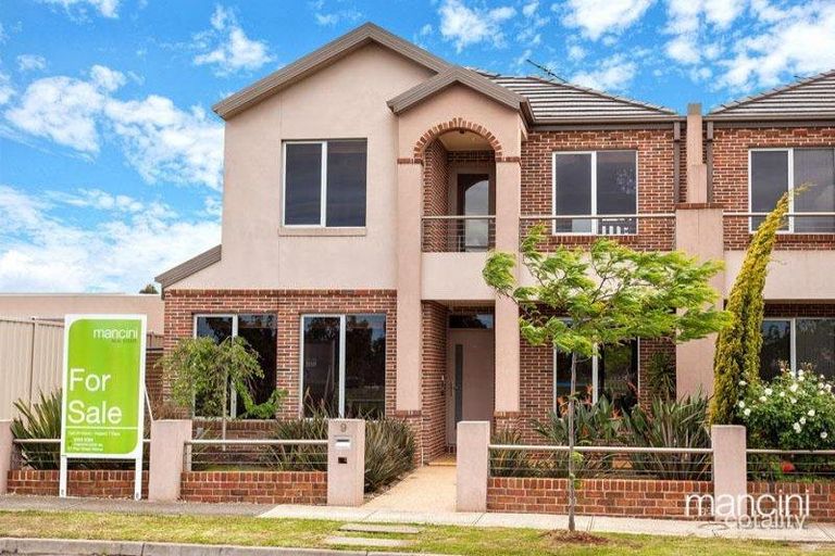 9 the Strand, Point Cook, VIC 3030 Sale & Rental History Property